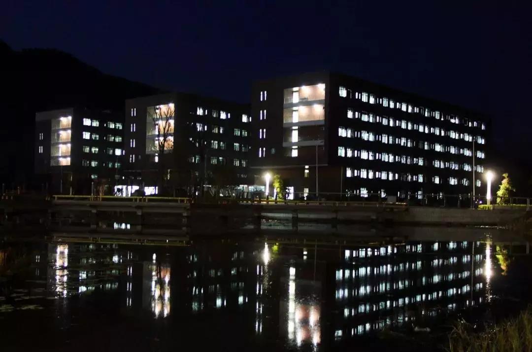 抢先看，西华大学宜宾研究院开学倒计时，校园美景都在这儿！