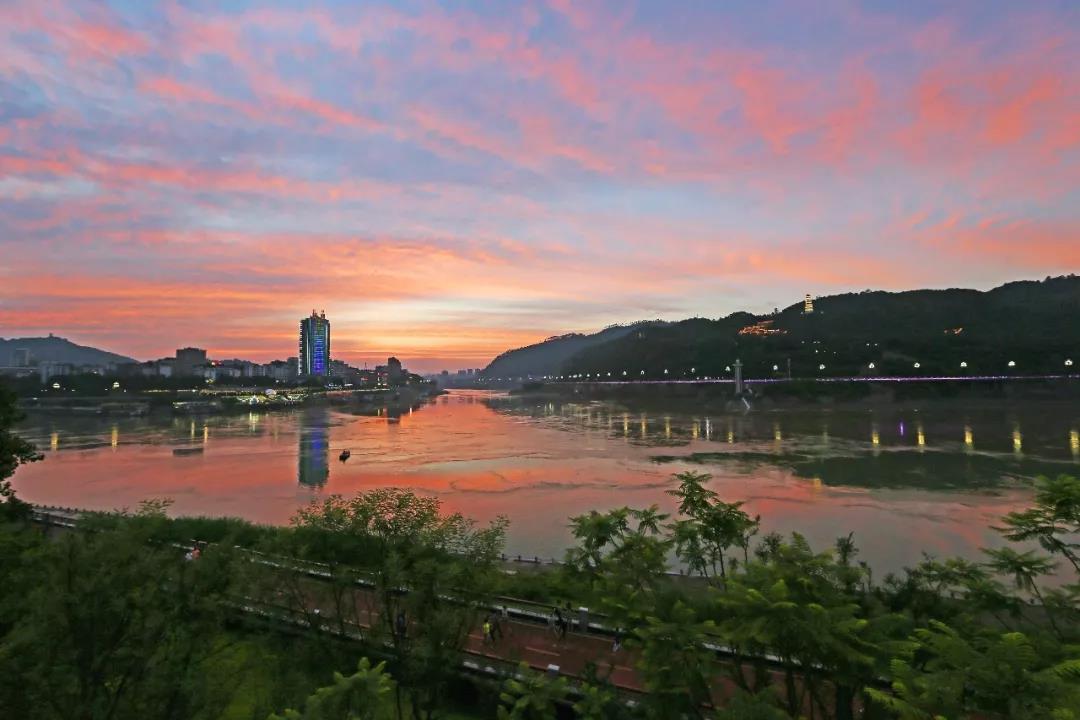 抢先看，西华大学宜宾研究院开学倒计时，校园美景都在这儿！