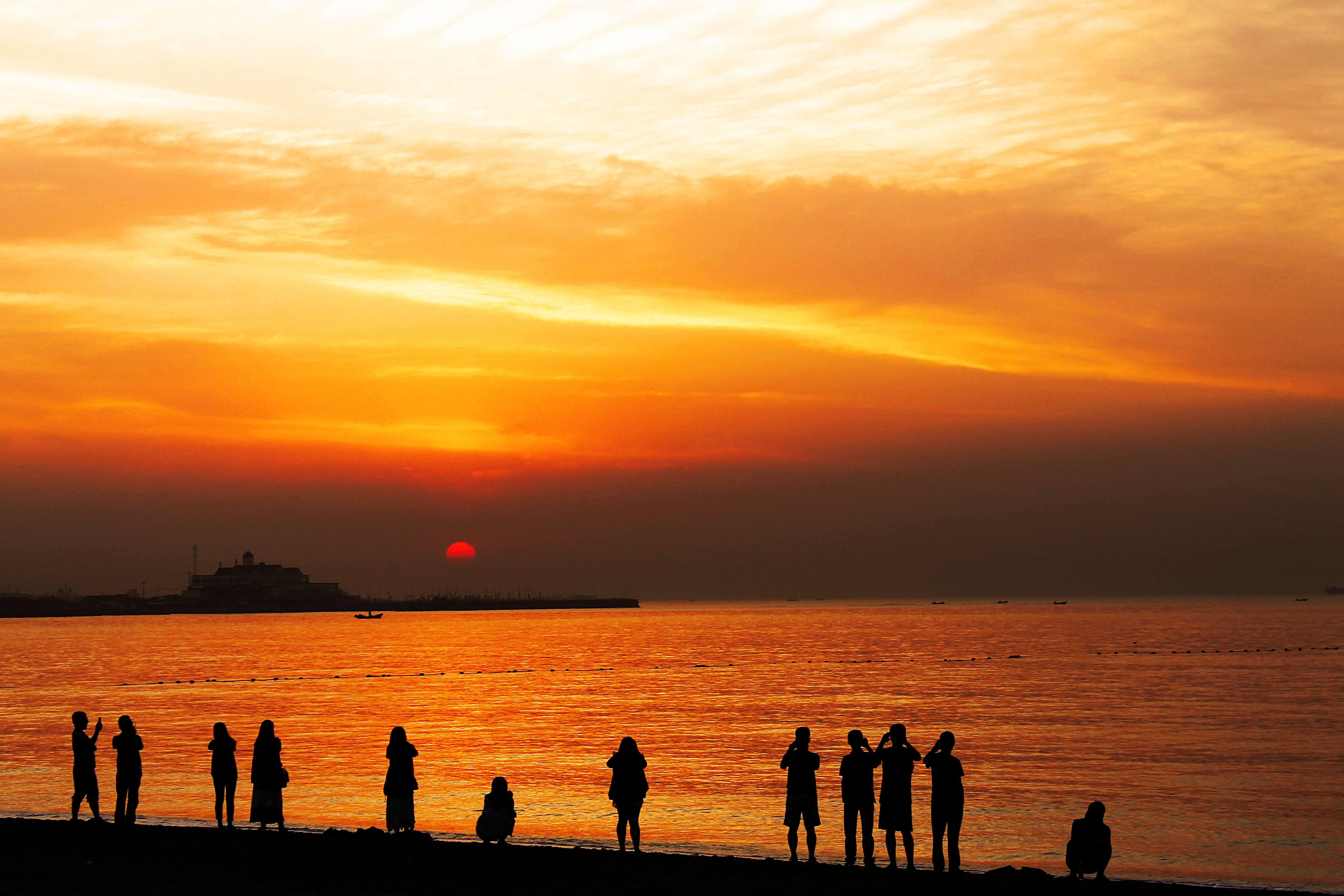 秦观精美宋词名句赏析：韶华不为少年留，恨悠悠，几时休？