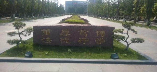 西南政法大学的43处校友捐赠景观背后，是很多深情温暖的景观故事