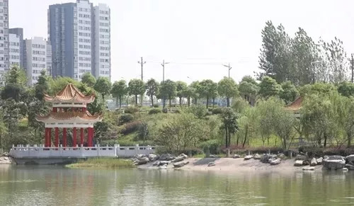 西南政法大学的43处校友捐赠景观背后，是很多深情温暖的景观故事