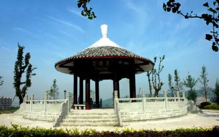 西南政法大学的43处校友捐赠景观背后，是很多深情温暖的景观故事