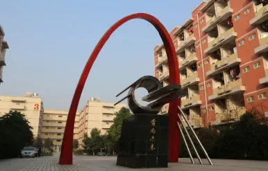 西南政法大学的43处校友捐赠景观背后，是很多深情温暖的景观故事