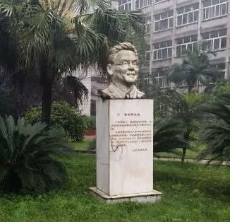 西南政法大学的43处校友捐赠景观背后，是很多深情温暖的景观故事