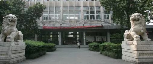 西南政法大学的43处校友捐赠景观背后，是很多深情温暖的景观故事