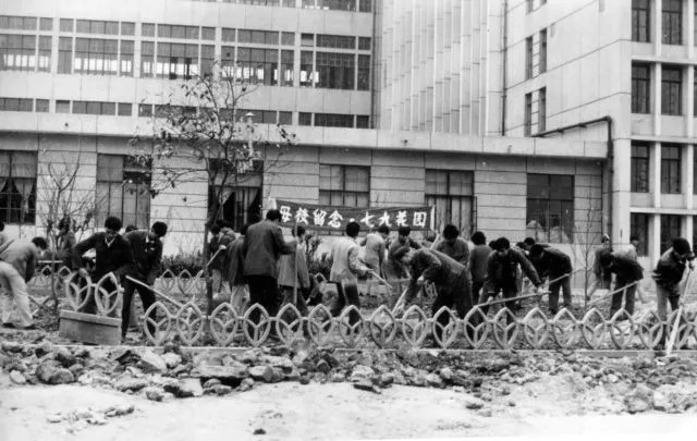 西南政法大学的43处校友捐赠景观背后，是很多深情温暖的景观故事