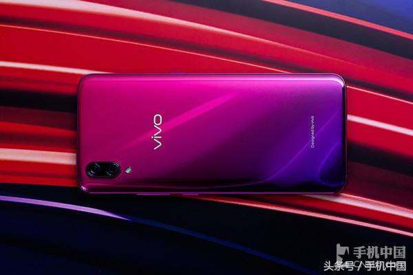 天下足球\x20疯狂的足球(vivo X23全面评测：刷新你对“美”的认知)