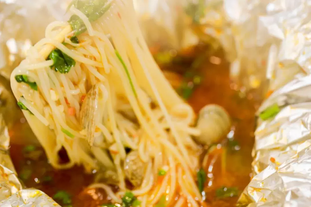 回忆杀！这条“黑暗”的小吃街，送走了一批批大学城的学子！