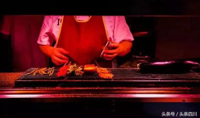 你期待的成都校园旅游指南来啦，往下看还有更多宿舍神器等你拿！