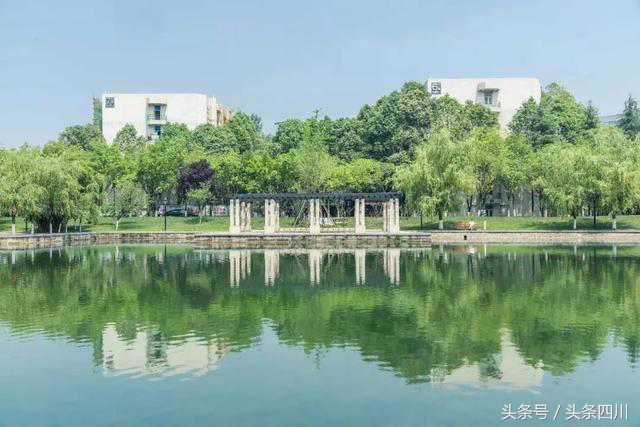 你期待的成都校园旅游指南来啦，往下看还有更多宿舍神器等你拿！