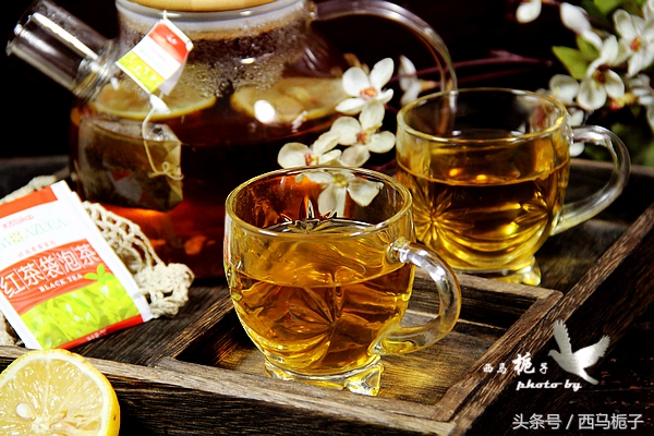给自己泡上一杯暖心暖胃的柠檬红茶(给自己泡上一杯暖心暖胃的柠檬红茶的说说)