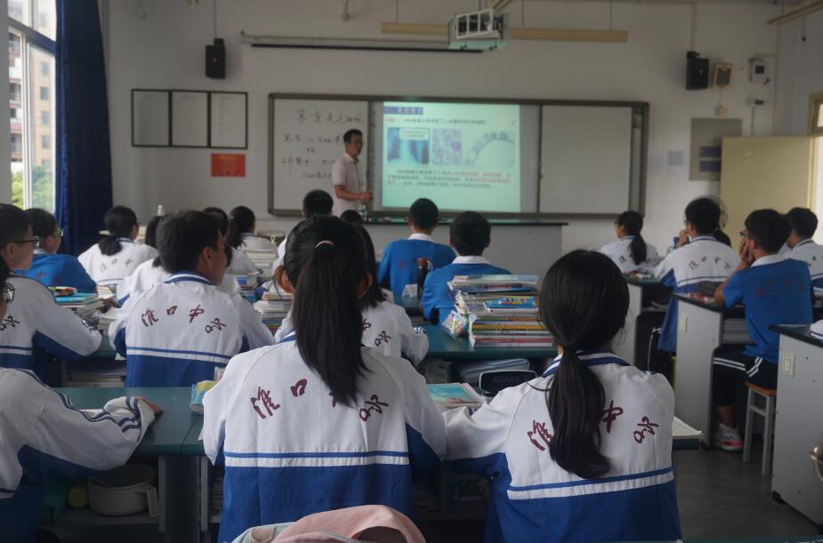 「新城关注：省优秀教师“教师节”特别报道」唐本华：翠竹碧梧 桃李芬芳