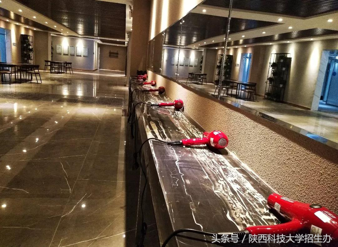 陕西最“豪华”大学：门禁刷脸、全部单人间澡堂，还有免费IPAD