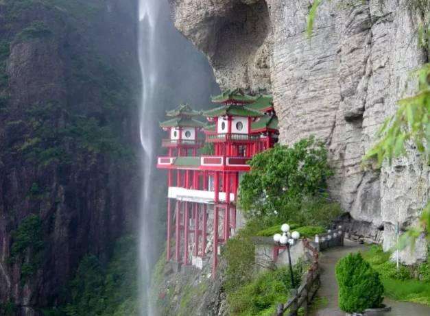 福建神秘懸空寺，一條神奇瀑布從天而降，卻不知水從何來