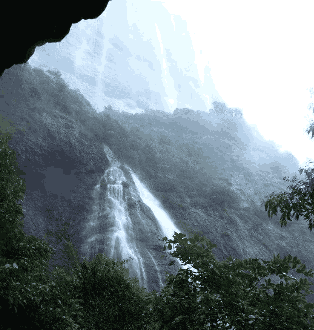 福建神秘懸空寺，一條神奇瀑布從天而降，卻不知水從何來