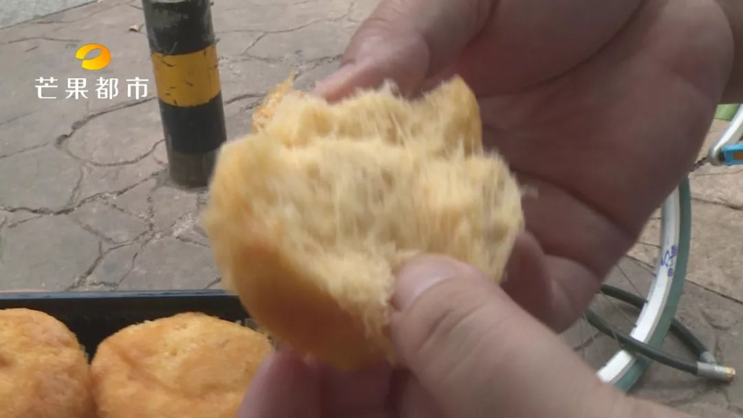 长沙某超市卖的拔丝蛋糕加了“棉花”？食药监：谣言！