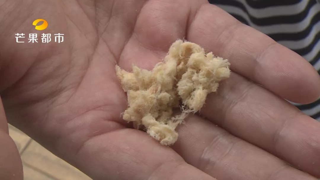 长沙某超市卖的拔丝蛋糕加了“棉花”？食药监：谣言！