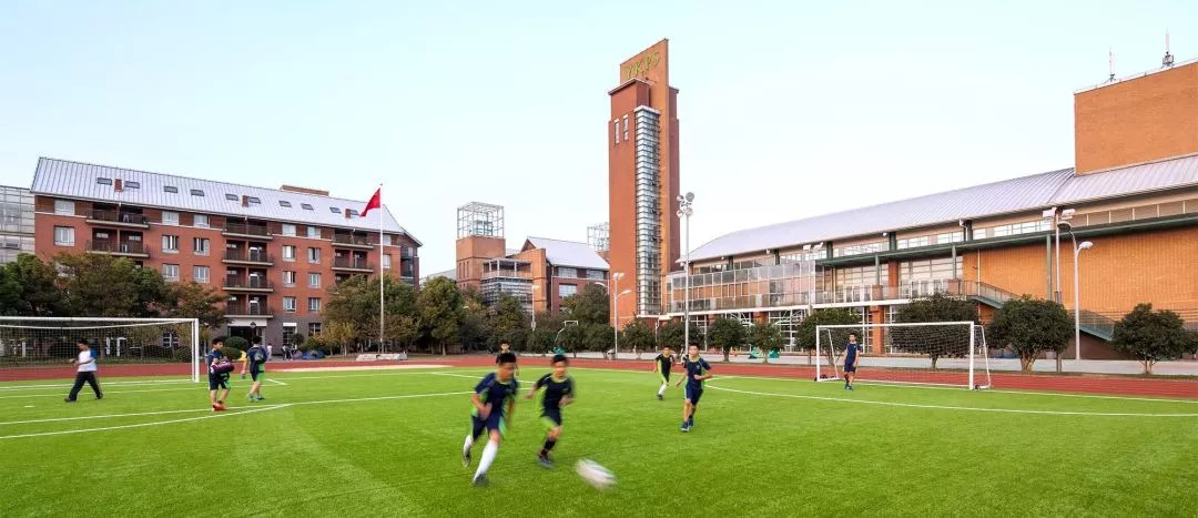 包玉刚学校（交20万也不一定有资格上）