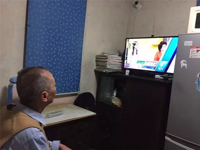 上海一家5口蜗居38㎡老公房，设计师爆改成3房2厅，还带升降床