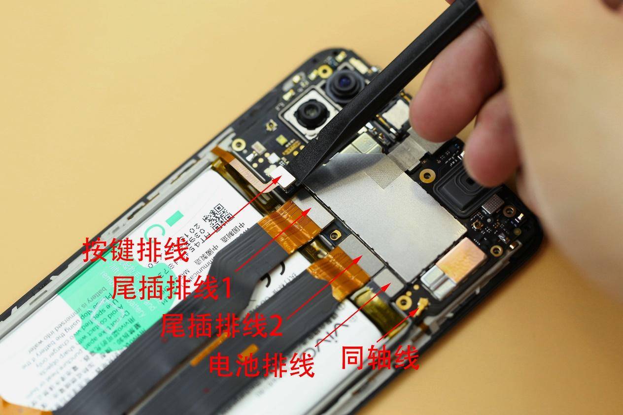 第二步:拆解主板