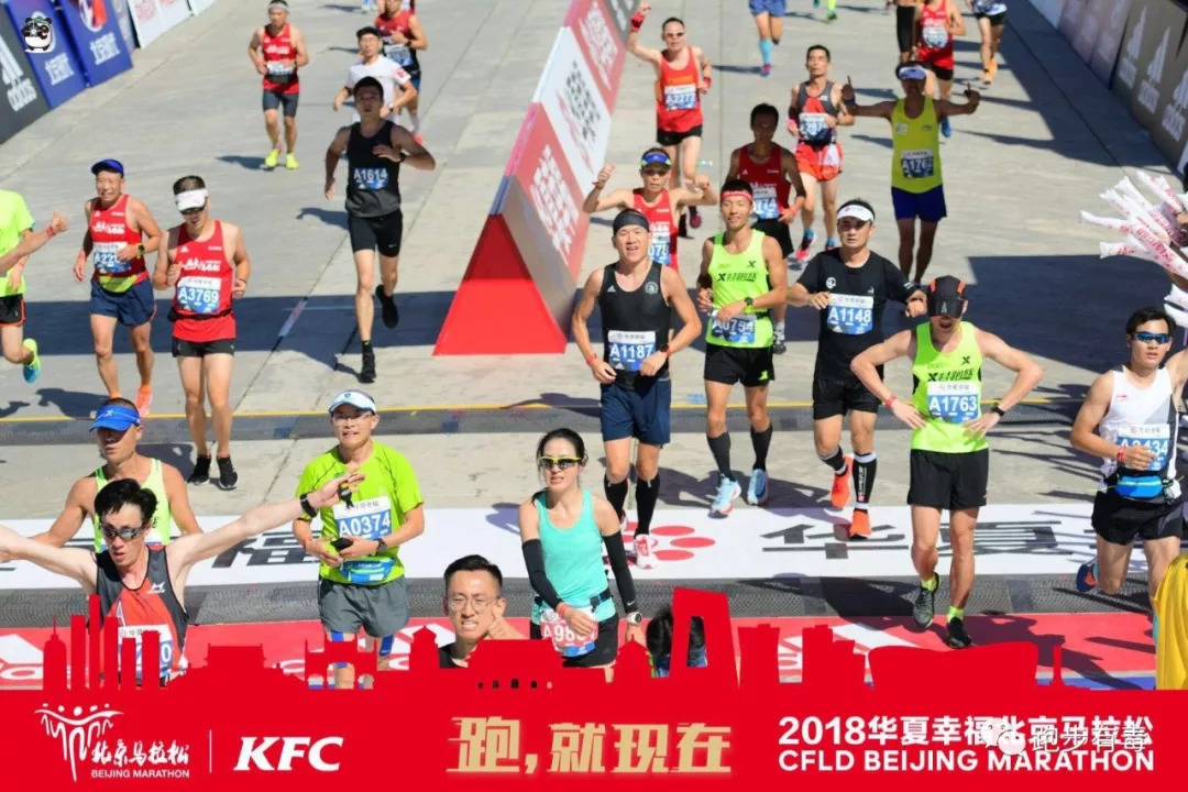 北马3小时19分！你见过凌晨4点的成都吗？她见过无数次
