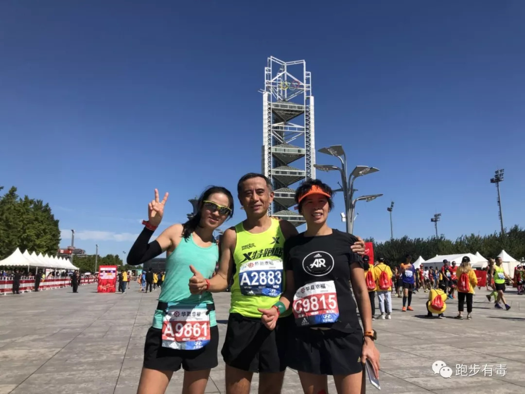 北马3小时19分！你见过凌晨4点的成都吗？她见过无数次