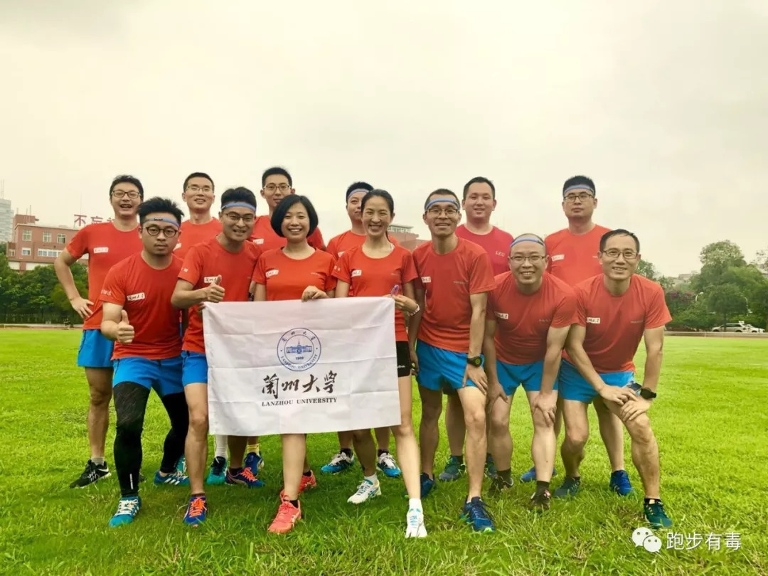 北马3小时19分！你见过凌晨4点的成都吗？她见过无数次