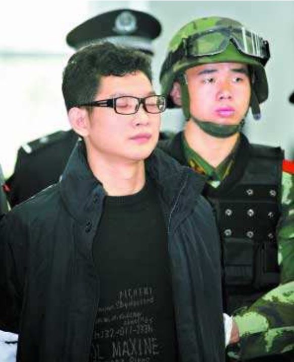 他13年间作案十起，曾枪杀4名警察，被捕后提出的要求遭人唾骂