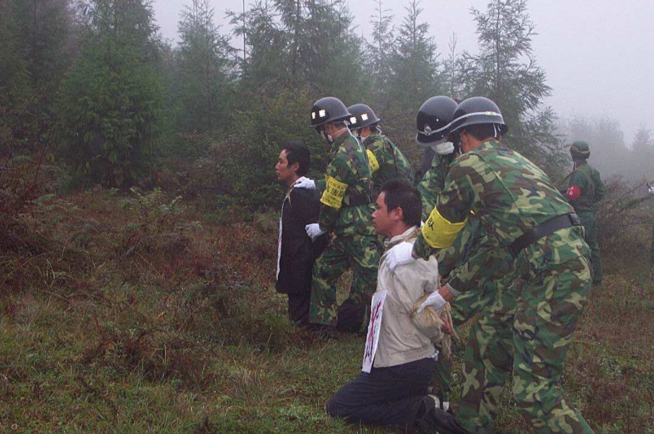 他13年间作案十起，曾枪杀4名警察，被捕后提出的要求遭人唾骂