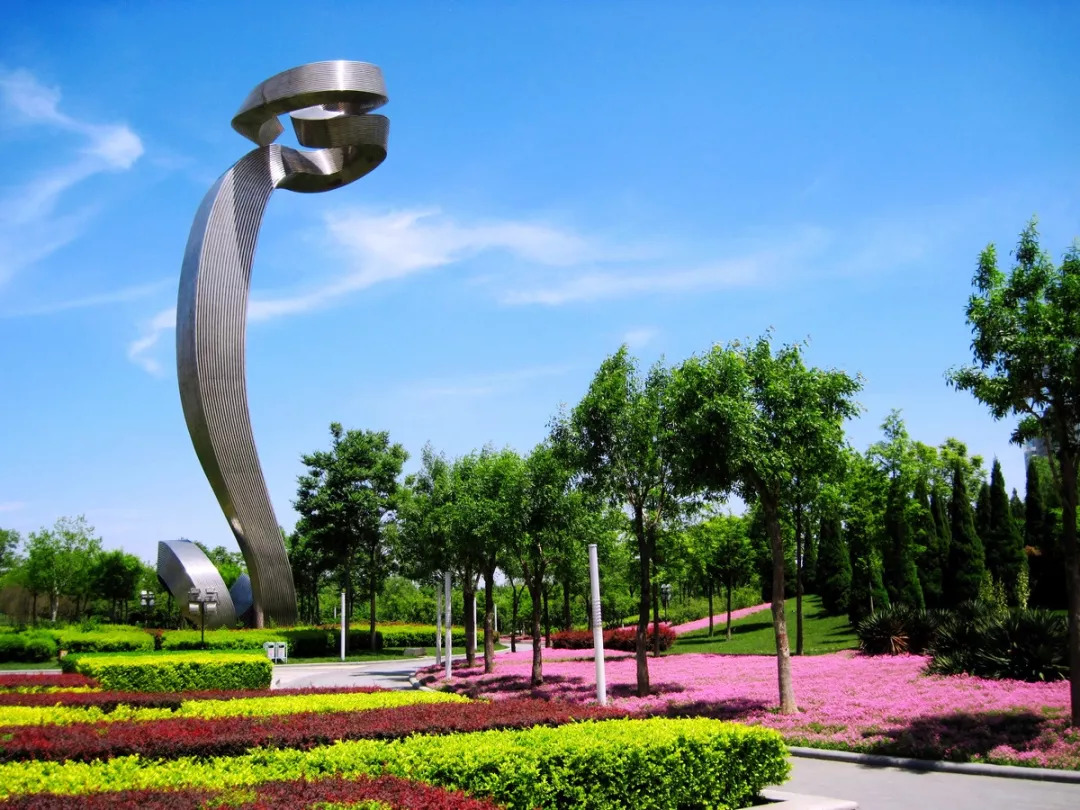 郑州有什么好玩的地方(郑州街头的这些雕塑,把城市故事讲了个遍……)