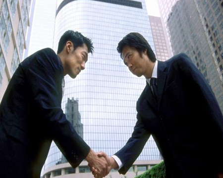 对领导决策存疑，职场信任危机如何化解？