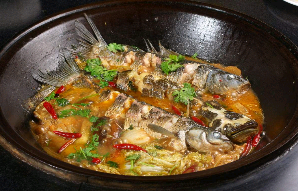 家常炖鱼(家常炖鱼 炖条大鲤鱼美美的吃一顿 用料也简单) - 趣味头条