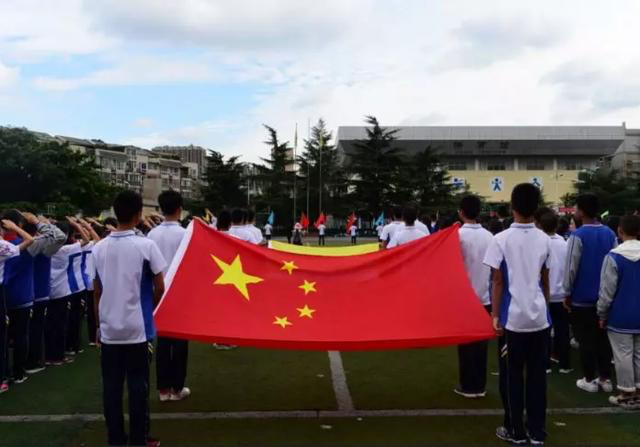 奥运冠军张山助阵 成都中和中学激发“学习潜能”运动会华丽启幕