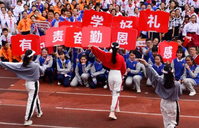 奥运冠军张山助阵 成都中和中学激发“学习潜能”运动会华丽启幕