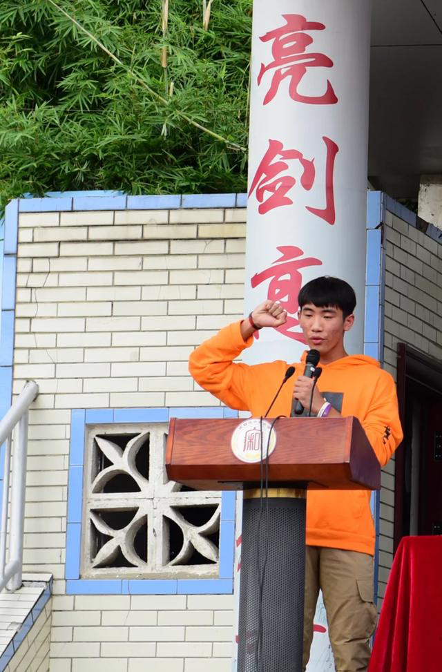 奥运冠军张山助阵 成都中和中学激发“学习潜能”运动会华丽启幕