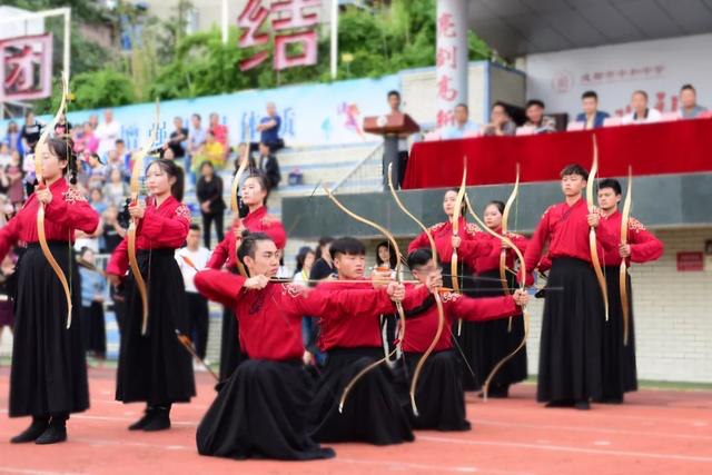 奥运冠军张山助阵 成都中和中学激发“学习潜能”运动会华丽启幕