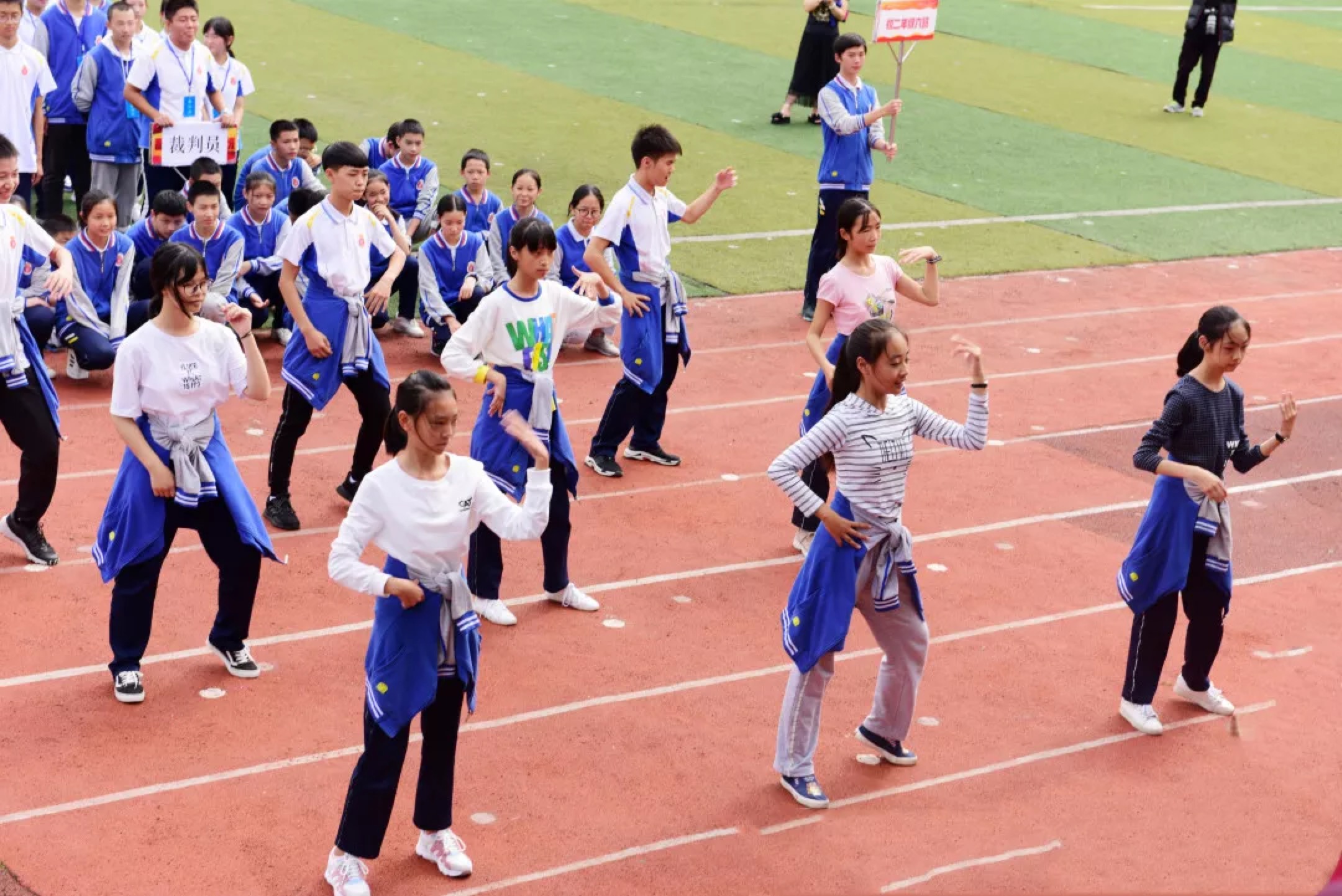奥运冠军张山助阵 成都中和中学激发“学习潜能”运动会华丽启幕