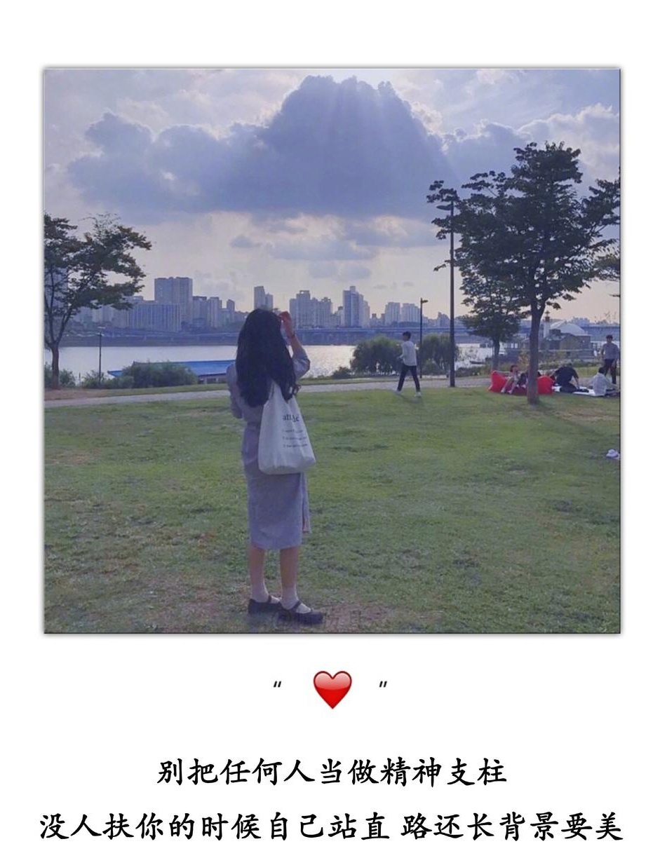 朋友圈唯美清新句 你像深巷传来的酒香 闻之即醉