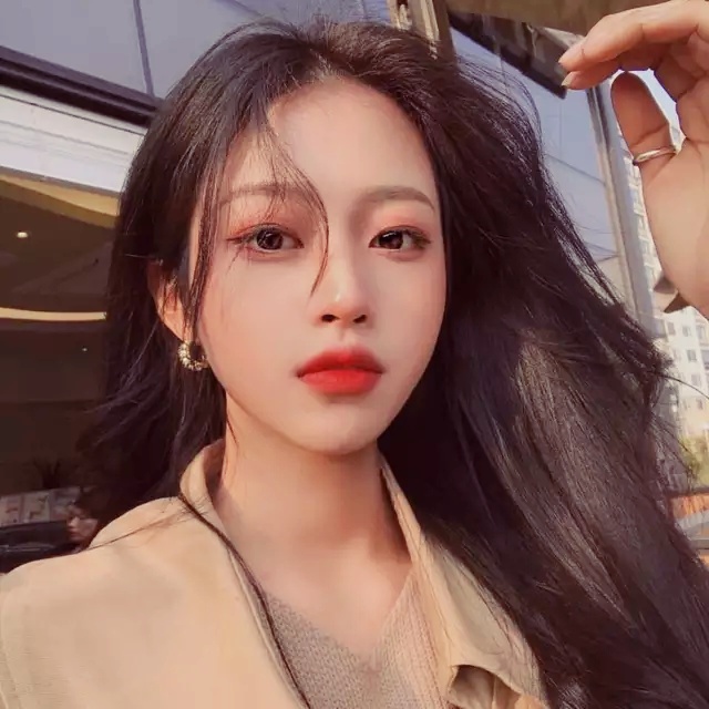 朋友圈唯美清新句 你像深巷传来的酒香 闻之即醉