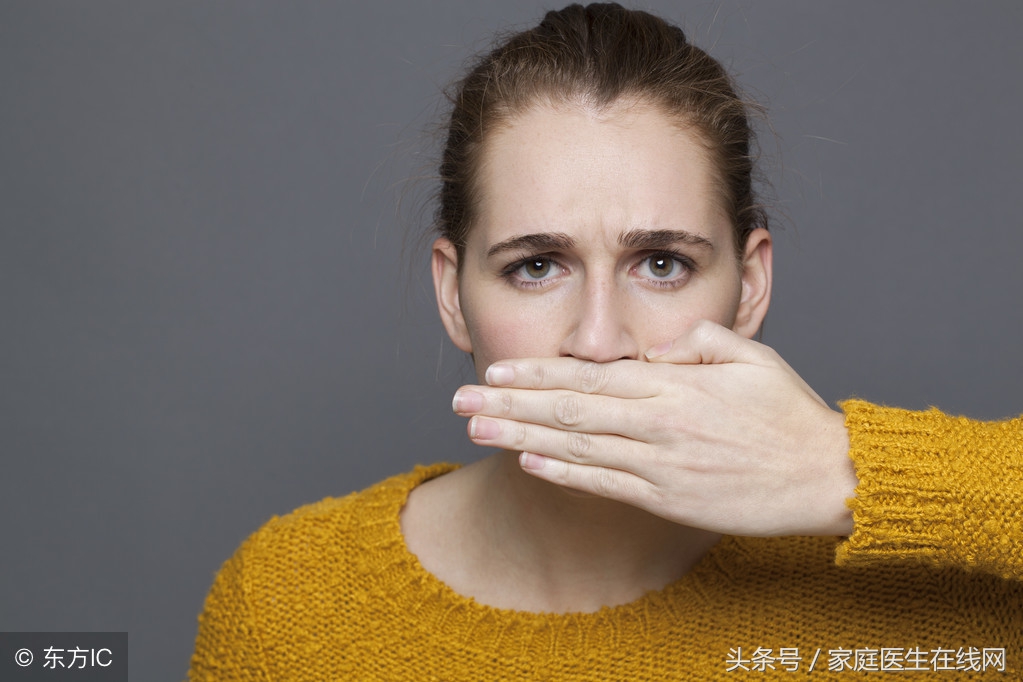 口臭不敢跟人说话？收下这2个土方法，帮你快速摆脱折磨人的困扰