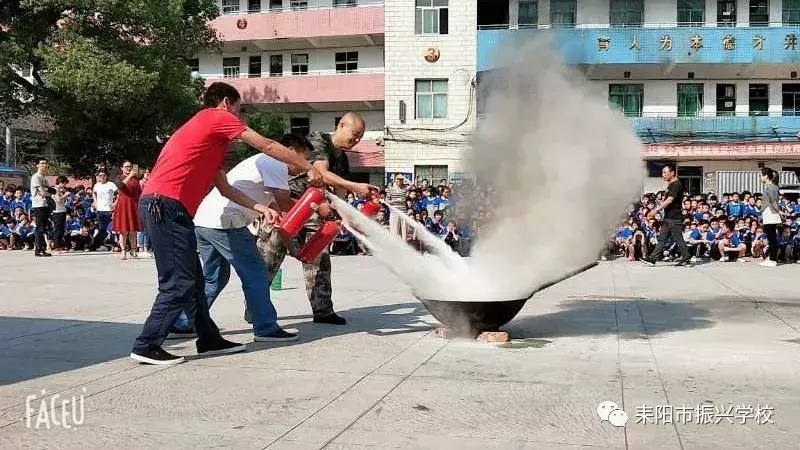 耒阳一校车冒出“浓烟”？虚惊一场！原来是一场演练