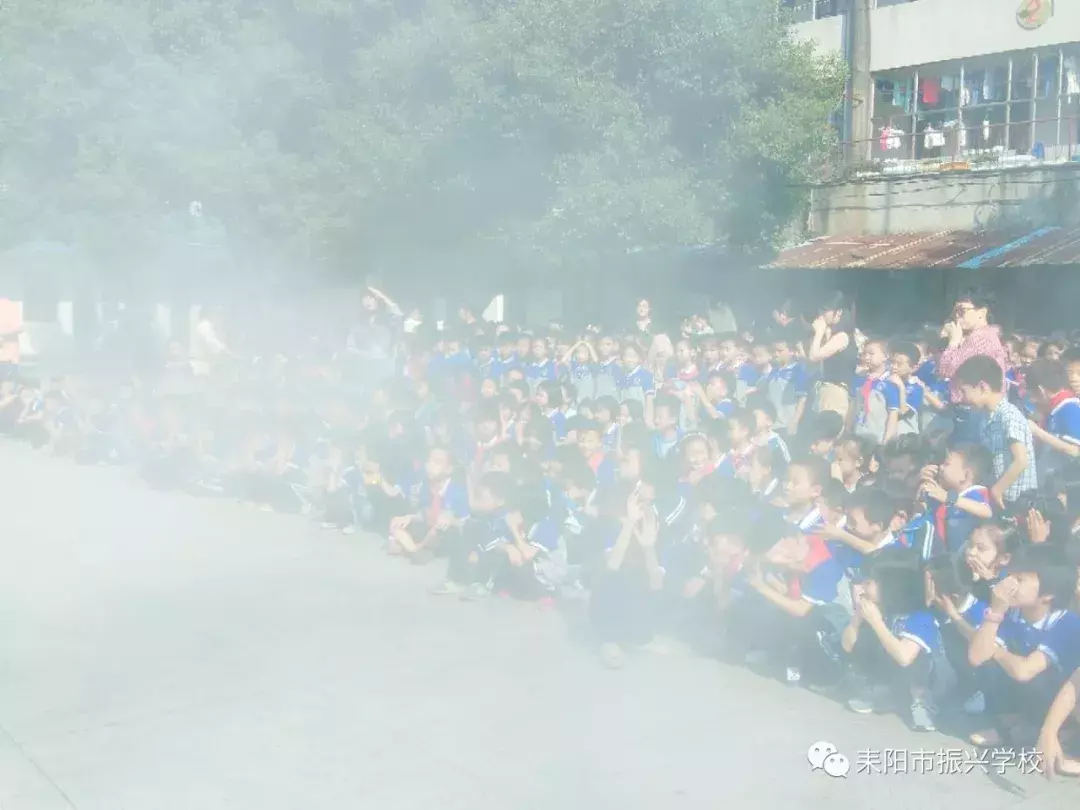 耒阳一校车冒出“浓烟”？虚惊一场！原来是一场演练