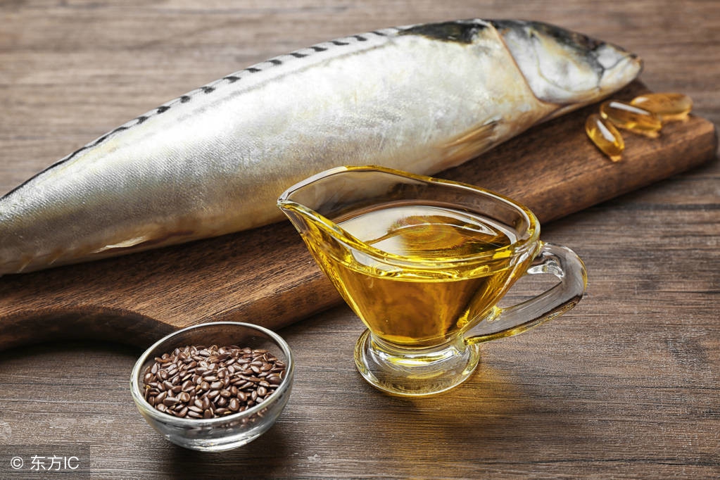 鱼油胶囊有什么功效和作用，老年人长期吃鱼油可以吗？