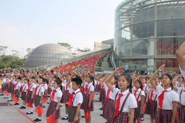歌唱新时代 同创新篇章：深圳市少年宫举办庆祝建国69周年系列主题活动
