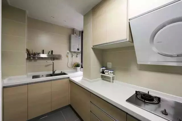 120㎡小复式，只刷大白墙，挑高客厅很显大气！