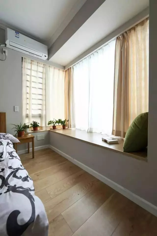 120㎡小复式，只刷大白墙，挑高客厅很显大气！