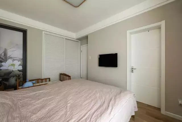 120㎡小复式，只刷大白墙，挑高客厅很显大气！