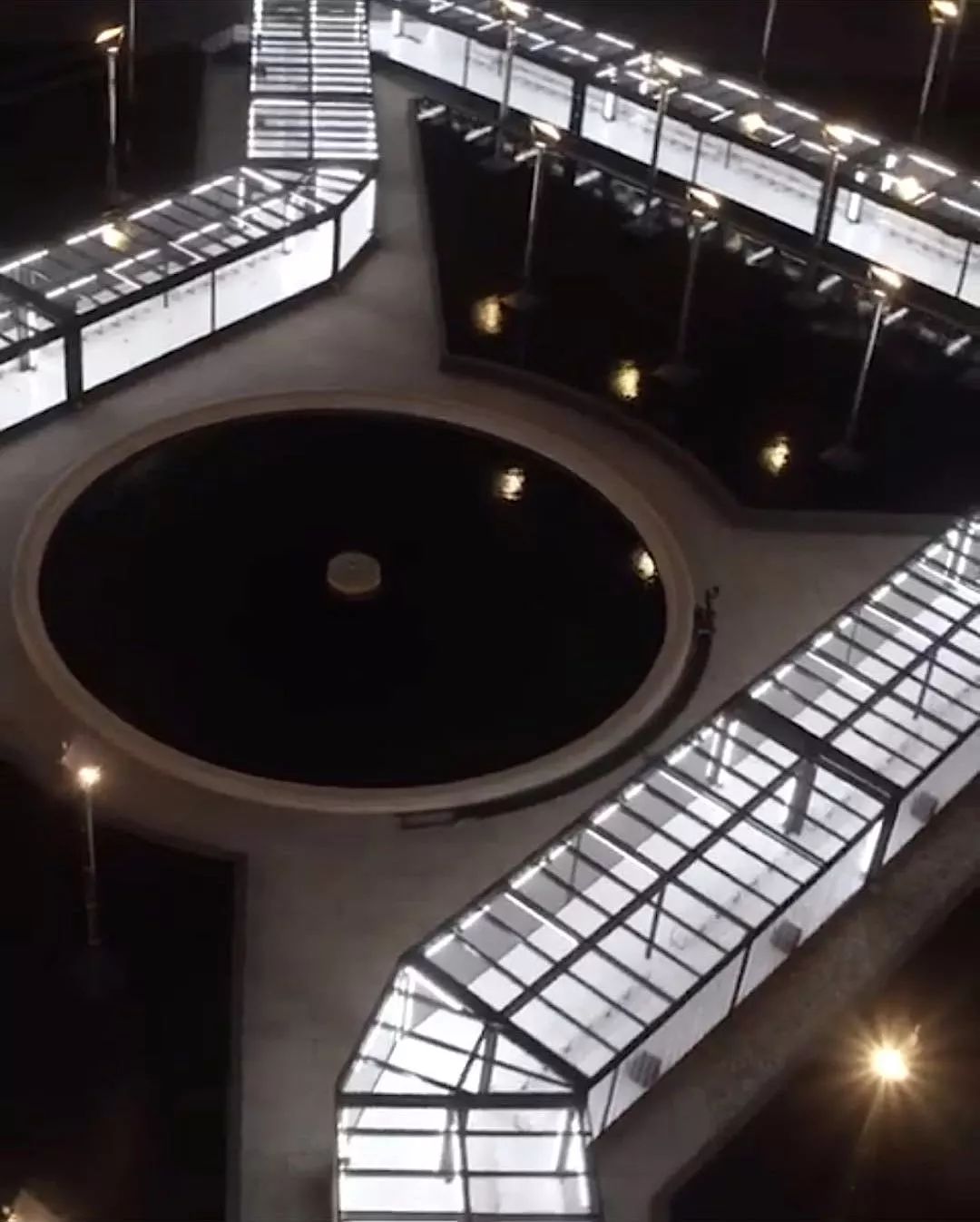 地球不够玩了，路易威登创造了一个未来城市去旅行！