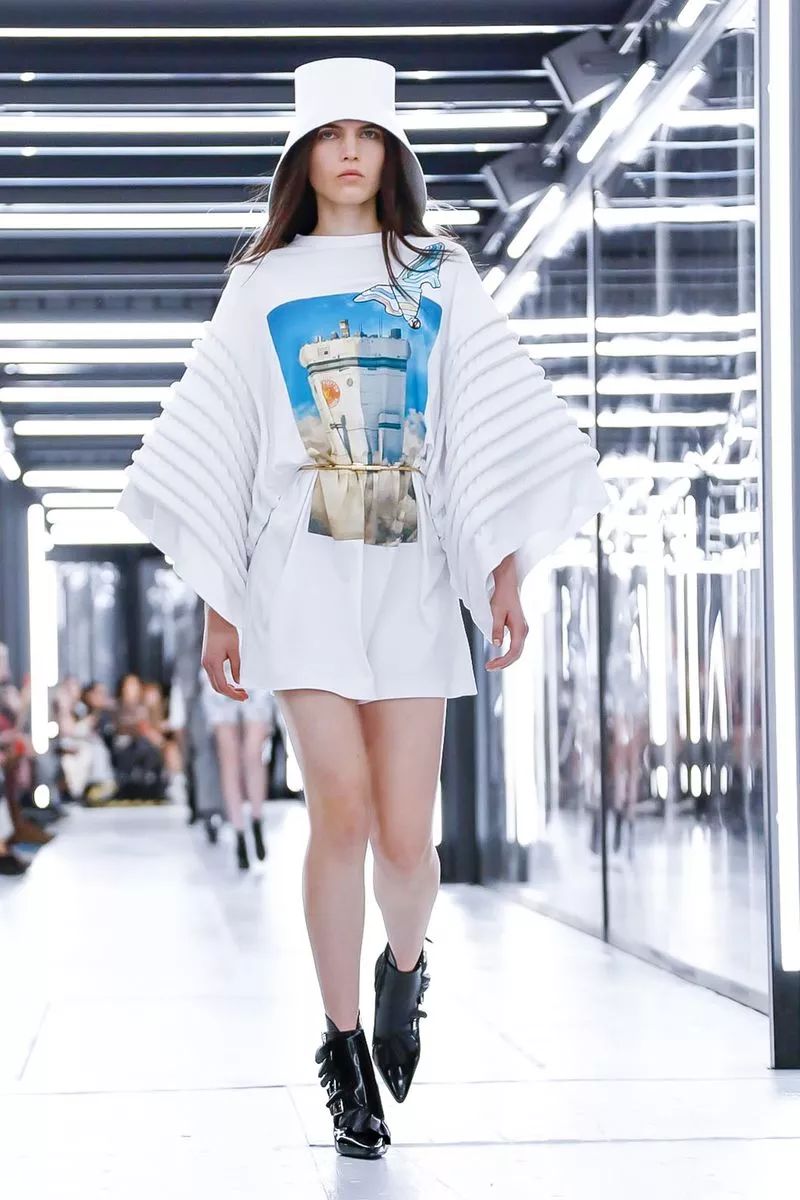 地球不够玩了，路易威登创造了一个未来城市去旅行！
