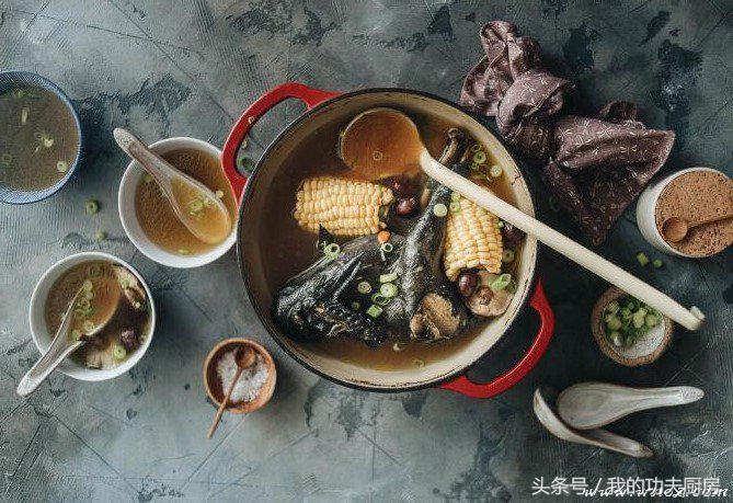 大补乌鸡汤的做法，现在这天气正适合喝